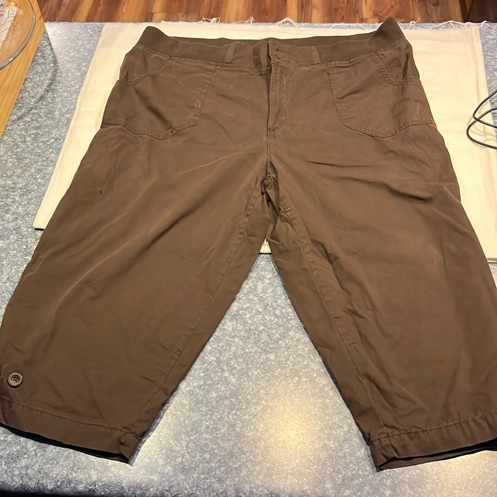 Women's Sonoma Lifestyle Capris -brown -18W, elastic waist with button closure